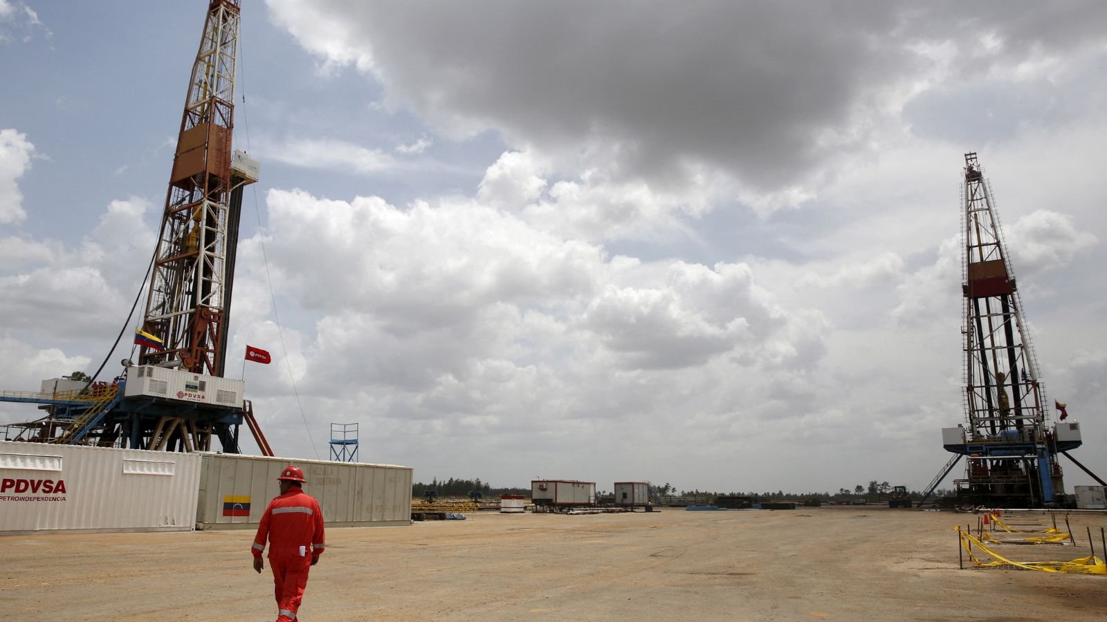 वेनेजुएला के तेल सेक्टर के स्थिर होने से भारत की मुश्किल रिफाइनरियों और क्रूड सोर्सिंग स्ट्रैटेजी को मीडियम से लॉन्ग टर्म में मदद मिल सकती है।